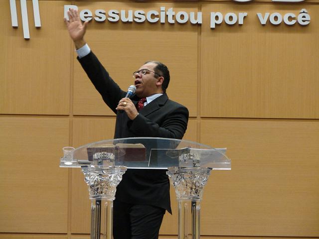 DSC02847.JPG - Pr. Josué ministrando