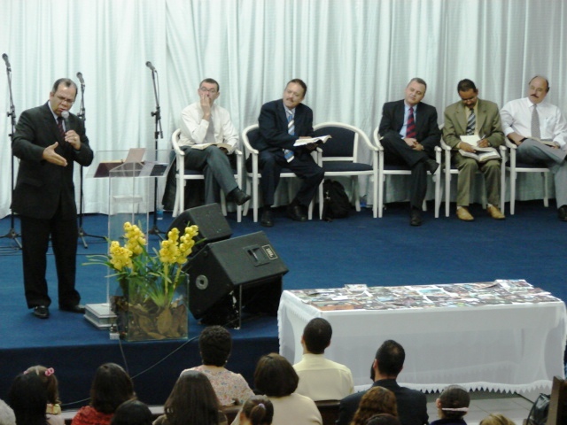 DSC07145.JPG - Pr. Josué ministrando