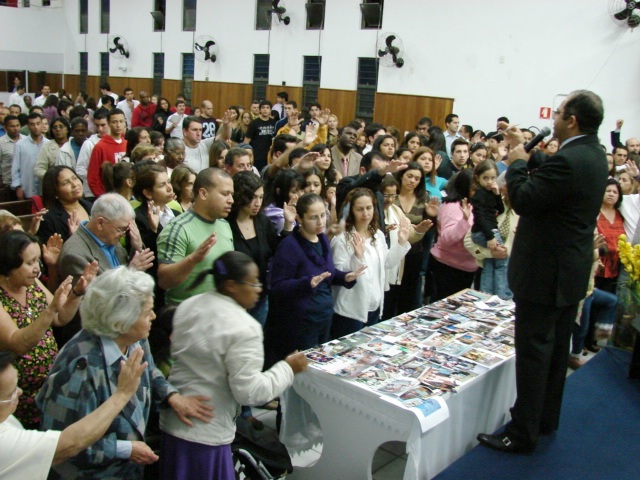 DSC07213.JPG - Pr. Josué ministrando pela familia