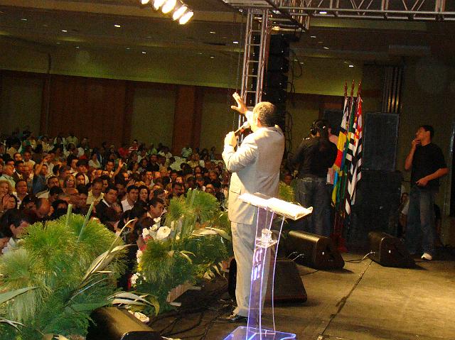 DSC03242.JPG - Pr. Josué Gonçalves ministrando