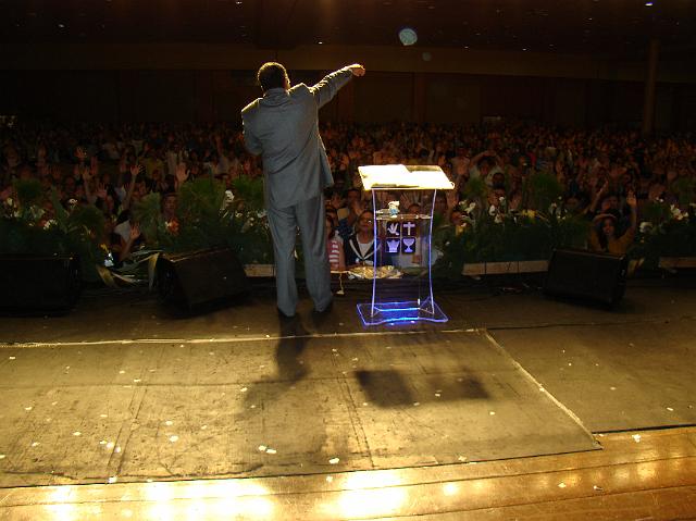 DSC03254.JPG - Pr. Josué ministrando